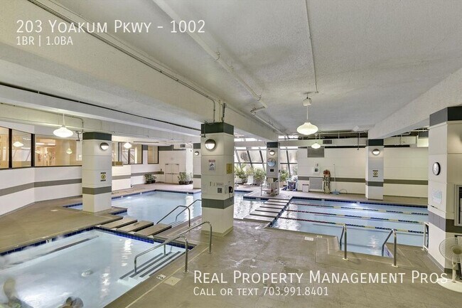Building Photo - 203 Yoakum Pkwy