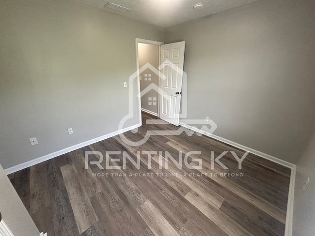 Building Photo - Newly Renovated 3-Bed, 1.5-Bath Townhome with Garage!