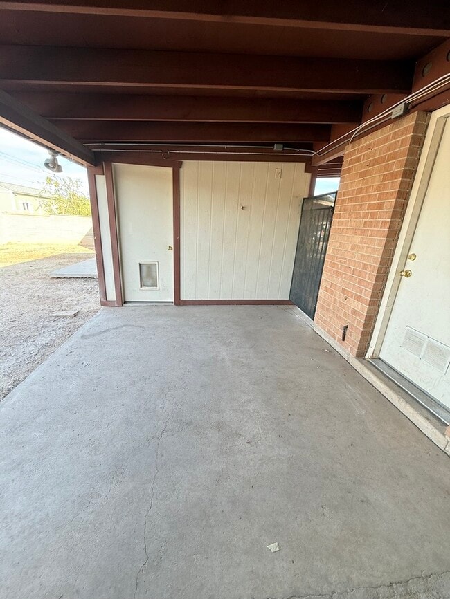 Building Photo - House For Rent