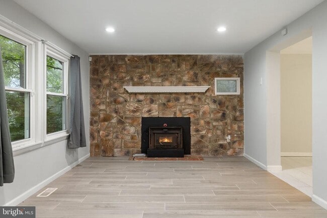 Building Photo - 247 Marsden Hts Rd