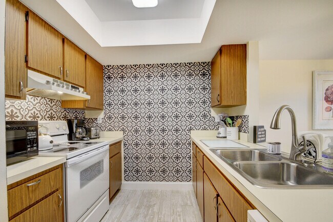 Building Photo - 1348 The 12th Fairway