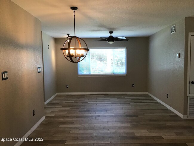 Building Photo - 2859 Kingston Ln