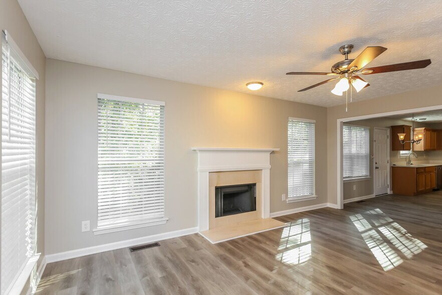 Building Photo - 557 Michael Cir