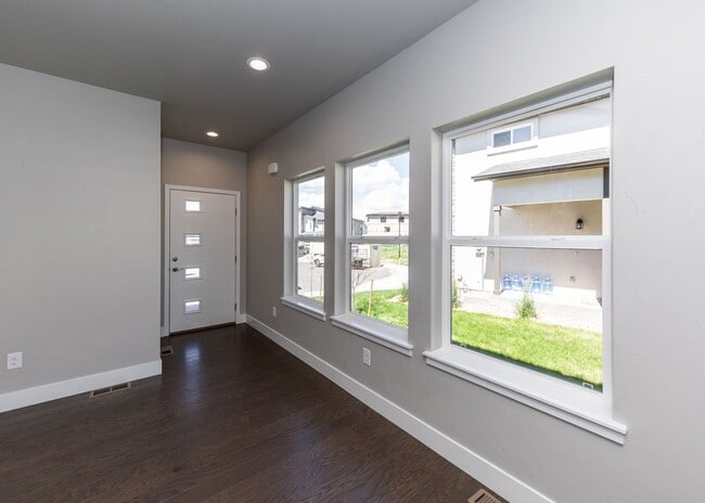 Building Photo - 5389 Sky Top Ln