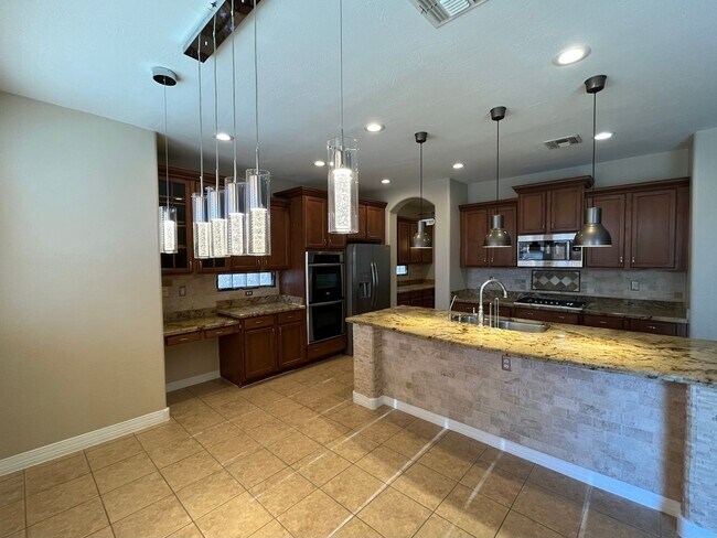 Building Photo - 5 Bedroom Home in the Montelena Neighborho...