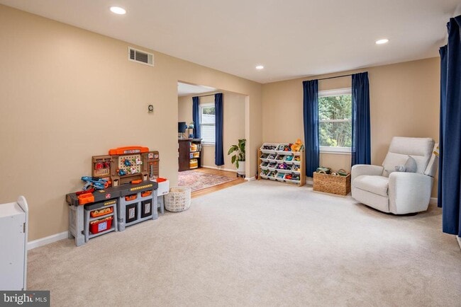 Building Photo - 15005 Narrows Ln