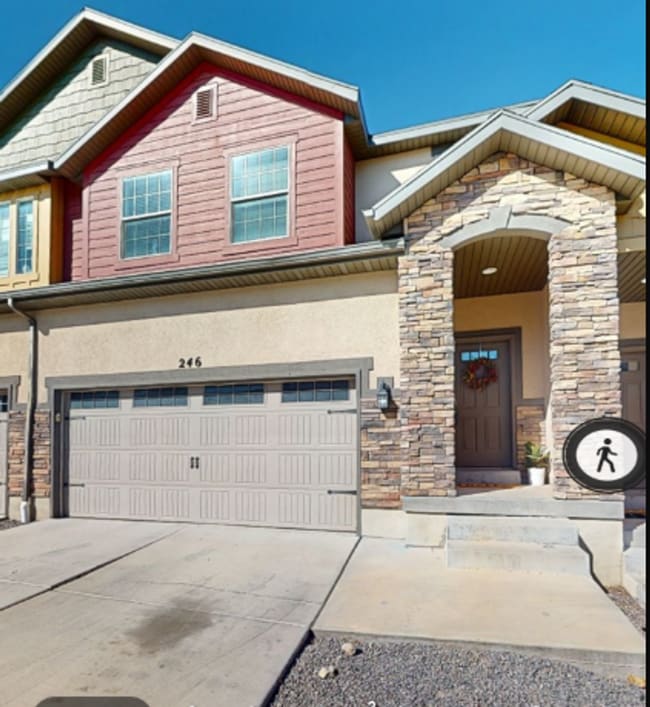 Building Photo - Female Housing Available in Saratoga Springs - Regular Room & Basement Suite!