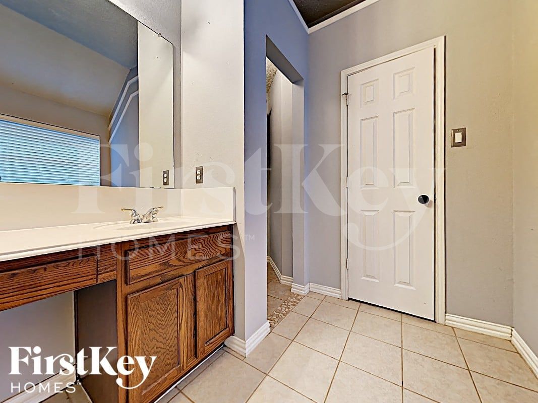 Building Photo - 516 Pineview Ln