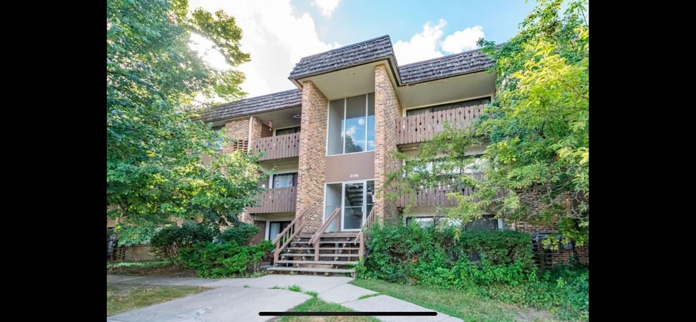 Building Photo - 2118 Pauline Blvd