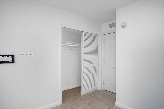 Building Photo - 7660 SW 82nd St