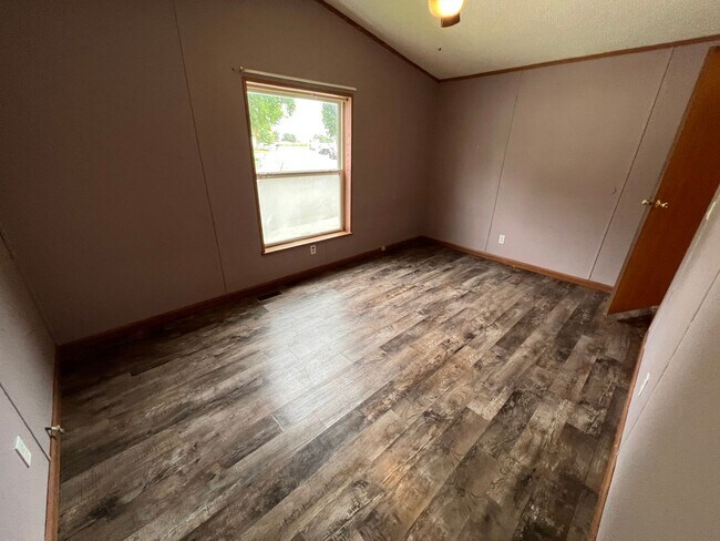 Building Photo - 3 Bedroom 2 Bath Updated Mobile Home with ...