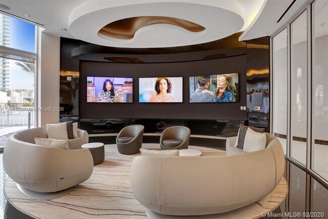 Building Photo - 851 NE 1st Ave