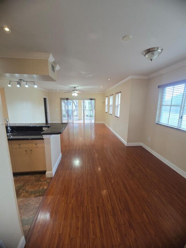 Building Photo - 2536 Centergate Dr