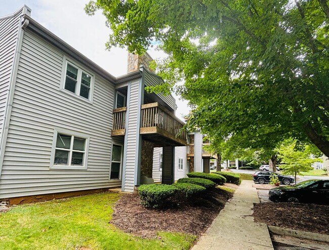 Building Photo - 1315C Henry Ln