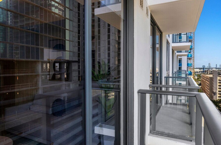 Building Photo - 601 N Miami Ave