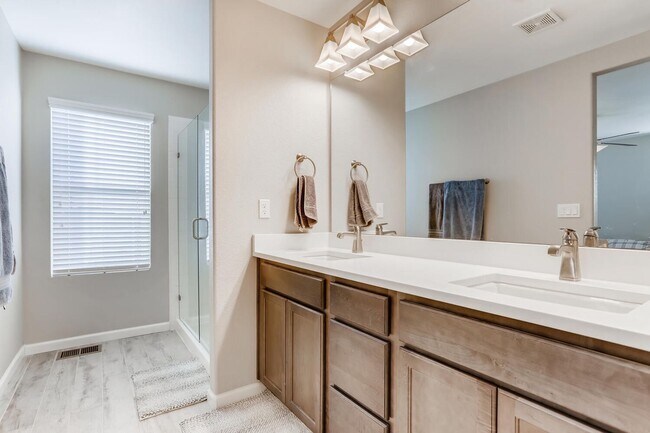 Building Photo - Evolve Real Estate: Beautiful House with Solar Panels  Available for Move in on August 1st!