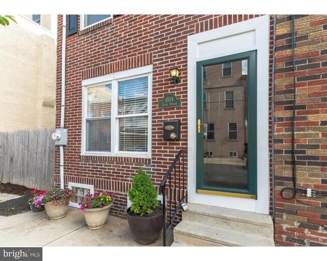 Building Photo - 1934 Titan St