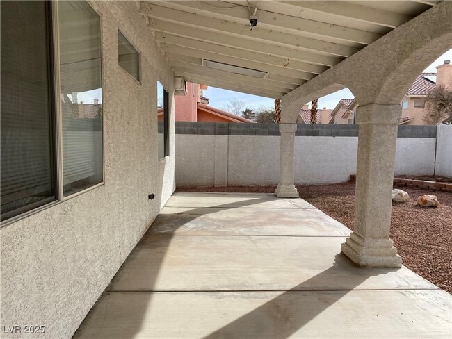 Building Photo - 9401 W Gilmore Ave