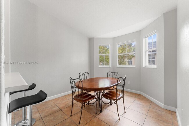 Building Photo - 1651 SE 28th Ct