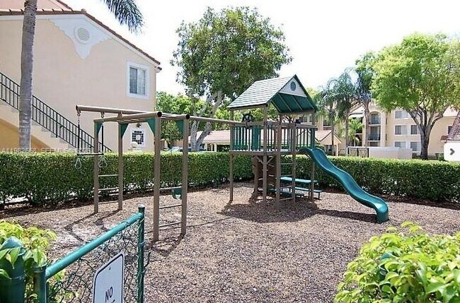 Building Photo - 1733 Village Blvd