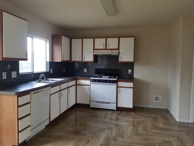 Building Photo - 7322 Satsuma Vale St