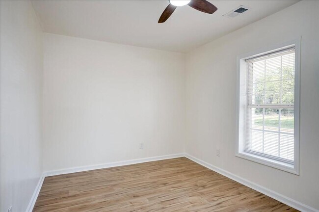 Building Photo - 953 Hopkins St