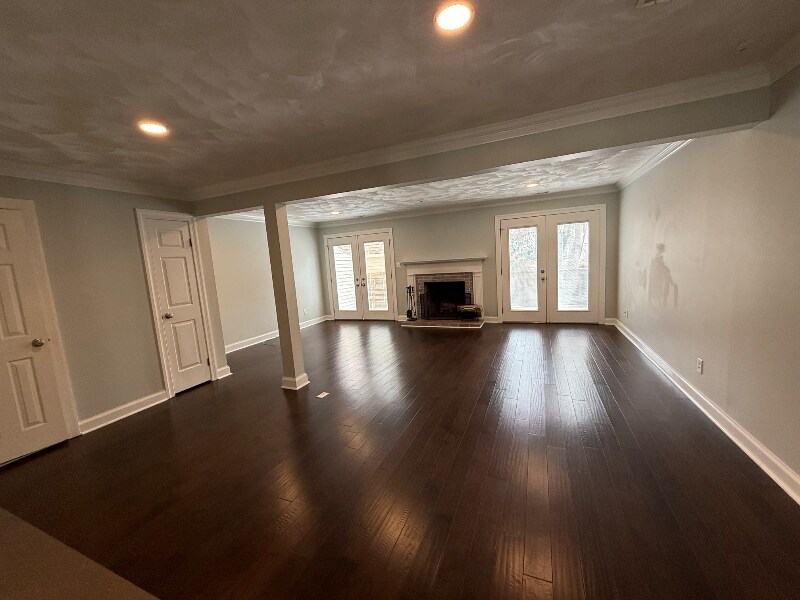 Building Photo - 658 Lord Dunmore Dr