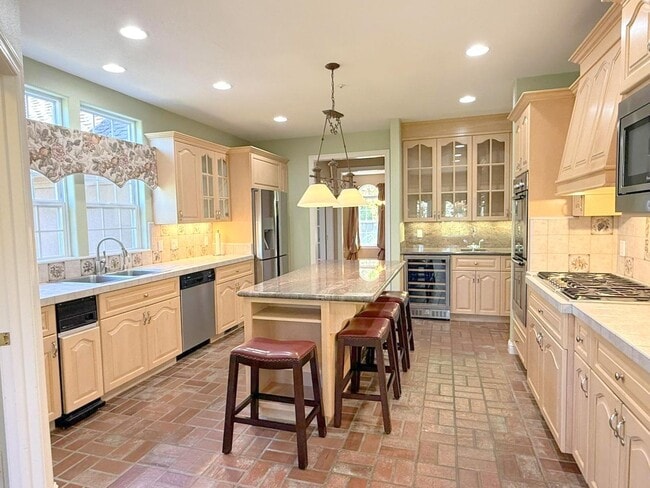Building Photo - Westside Alamo Custom Estate With Beautifu...