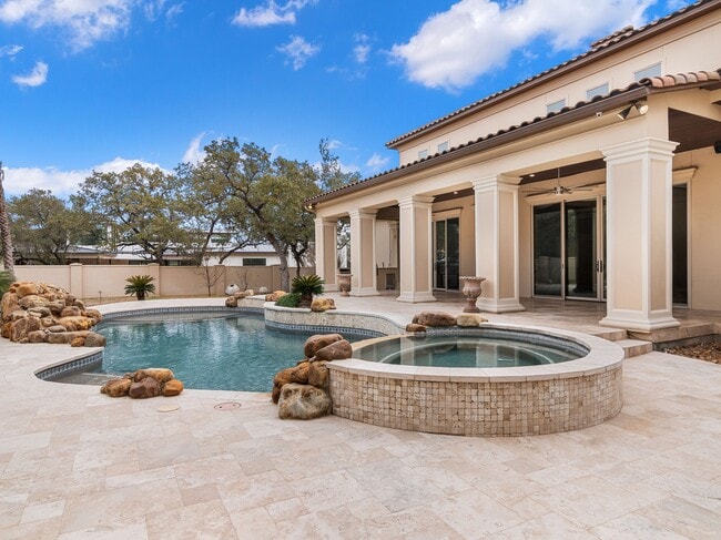 Building Photo - 202 Wellesley Loop