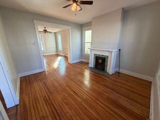 Building Photo - Charming 4bdrm/1.5bth Home Located in Richmond's North Highland Park w/Balcony!!