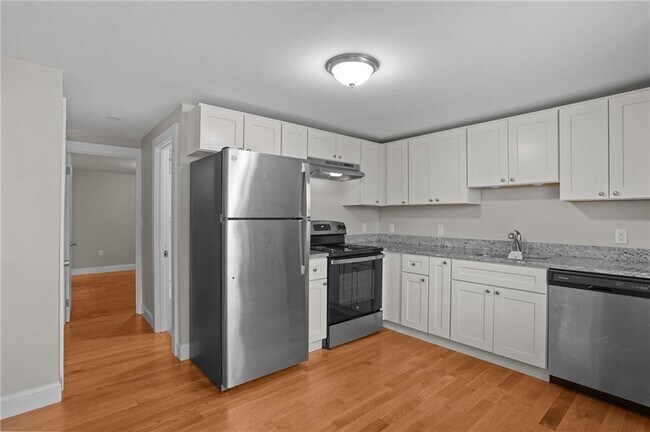 Building Photo - 54 Hillside Ave