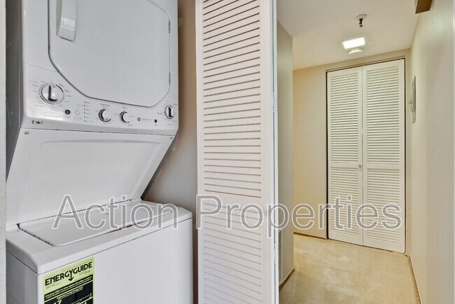 Building Photo - 49 Showers Dr