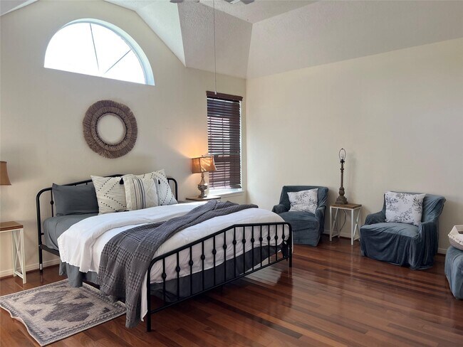 Building Photo - 2709 Alessandria Ln