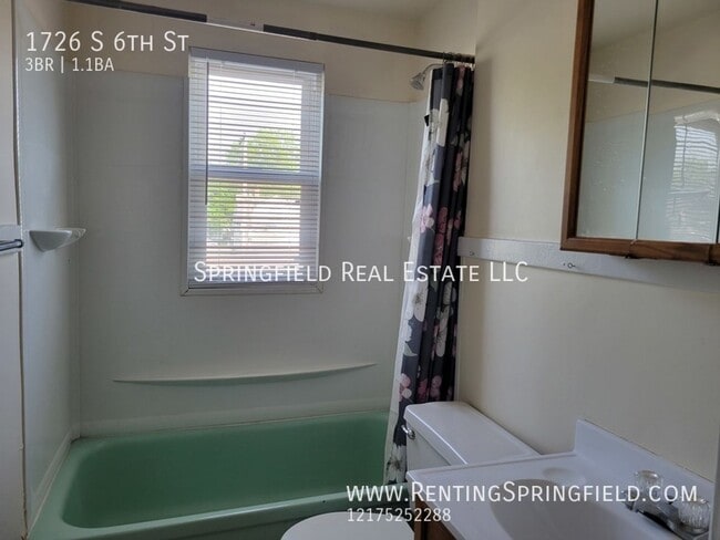 Building Photo - BRICK & ROLL  3 BEDROOM 1.5 BATH PARADISE ...