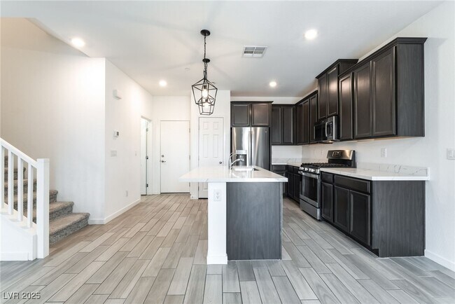 Building Photo - 5730 Sky Pointe Dr