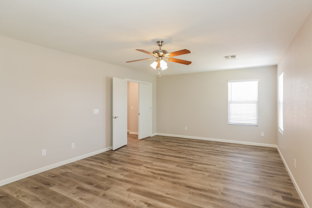 Building Photo - 727 E Rose Marie Ln