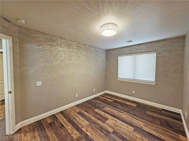 Building Photo - 3630 E Vineyard Dr