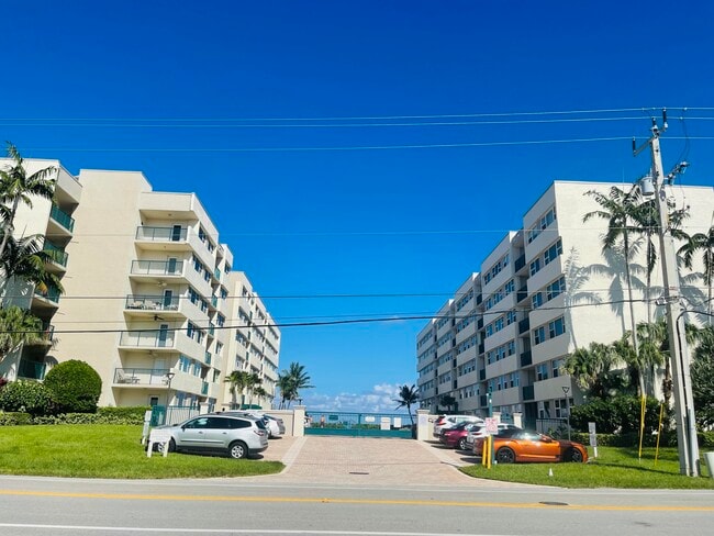 Building Photo - 1237 Hillsboro Mile