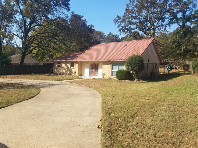 Building Photo - Modern Home