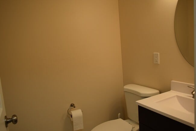 Building Photo - Updated 2-Bedroom Condo with Finished Basement, Garage, Pool, Tennis, Clubhouse