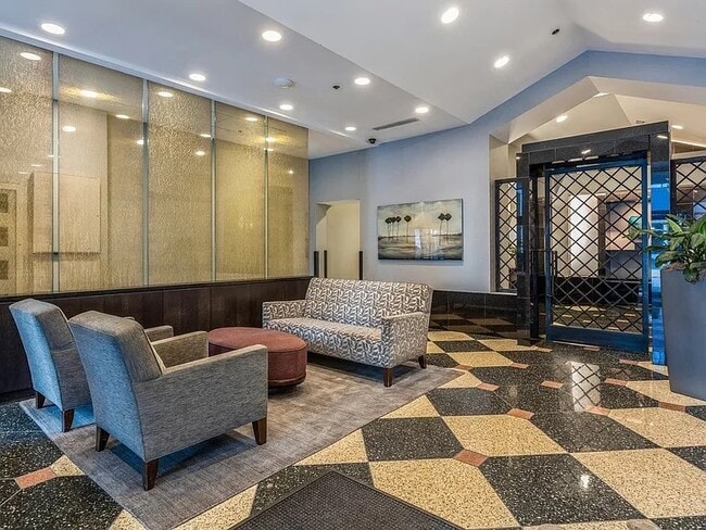 Building Photo - 111 W Maple St