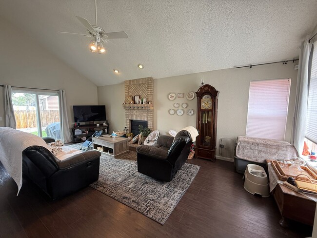Building Photo - Beautiful Home Near Schriever SFB & Fort C...