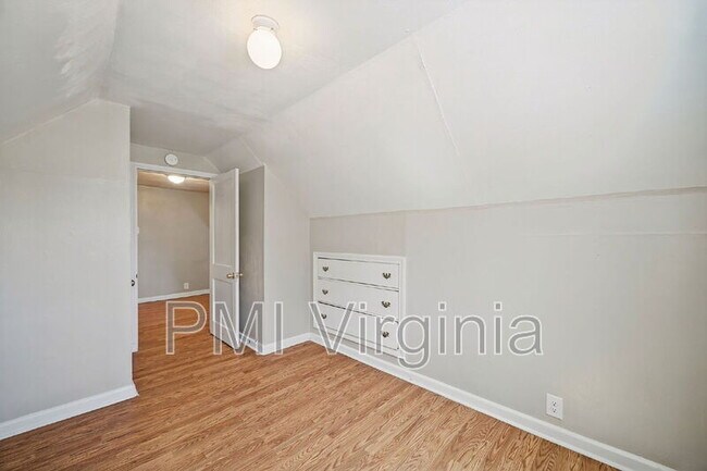 Building Photo - 3841 Chatham Cir