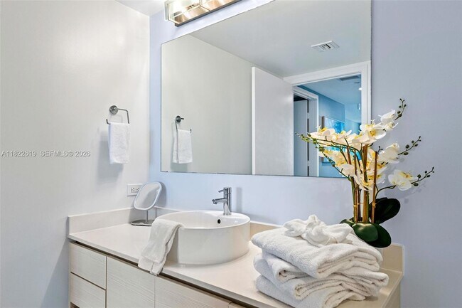 Building Photo - 2600 E Hallandale Beach Blvd