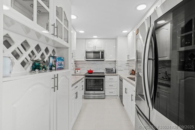 Building Photo - 5600 N Flagler Dr