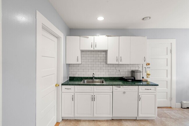 Building Photo - 20-22 Highview St