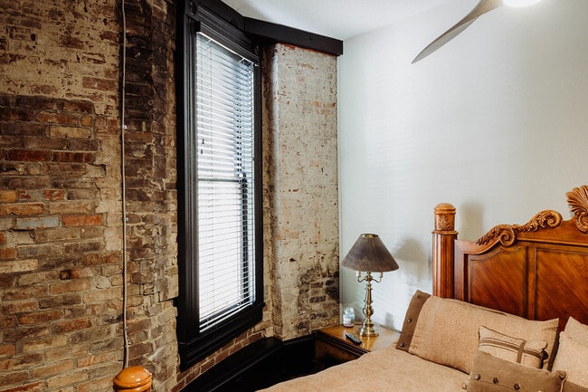 Building Photo - 275 S Limestone