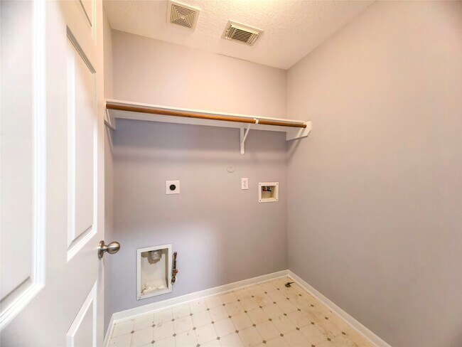 Building Photo - 15510 Fir Woods Ln