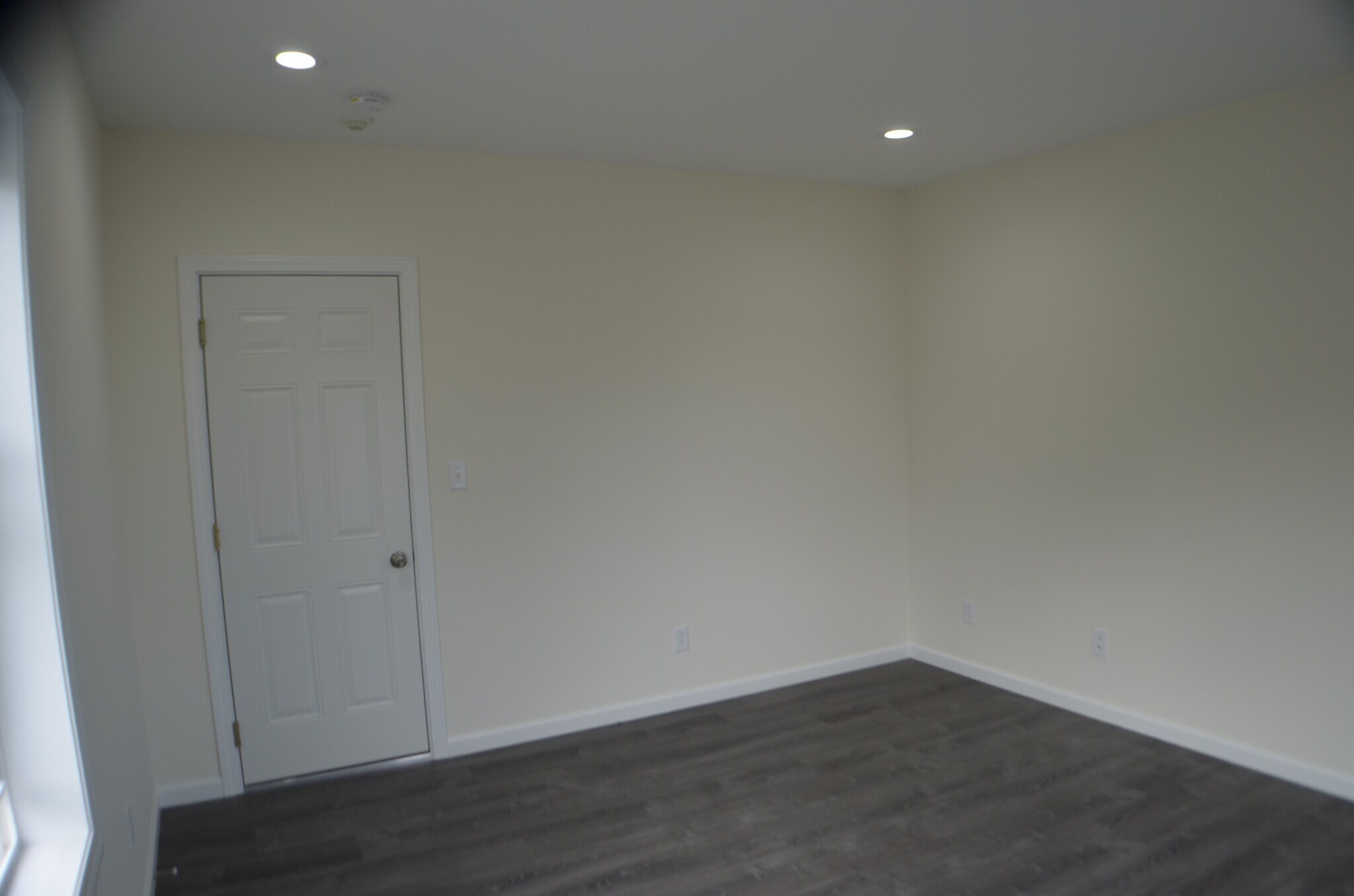 Building Photo - 563 Burritt St