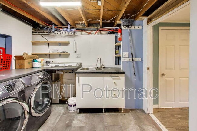 Building Photo - 1915 Henry Rd